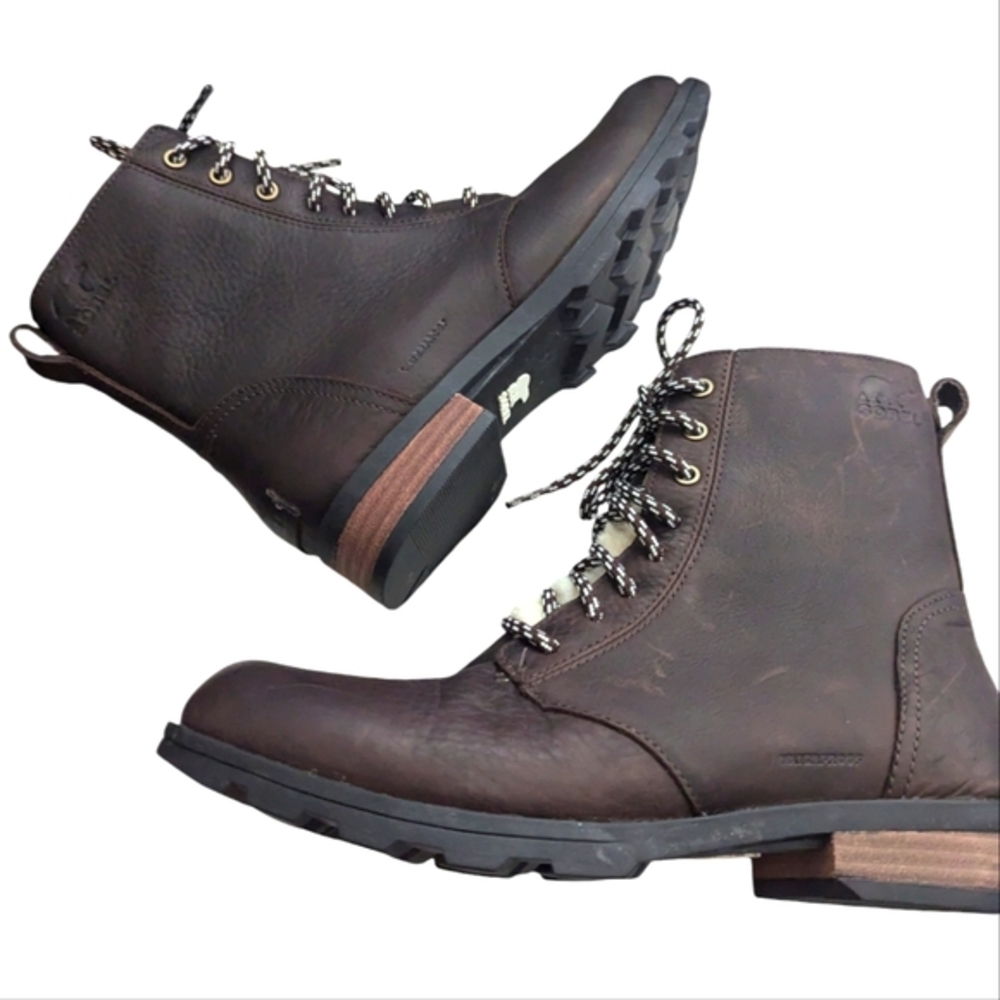 Sorel Emelie Short Lace Cozy Boot...Size 9.5